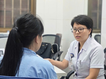 ap-luc-hoc-tap-nu-sinh-lop-9-luon-nghi-bi-ban-noi-xau-che-bai-roi-phai-nhap-vien-tam-than