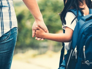 con-di-choi-roi-lac-nha-de-me-tim-het-ca-doi-nguoi-45-nam-sau-dua-be-4-tuoi-ngay-ay-tro-ve-trong-nuoc-mat