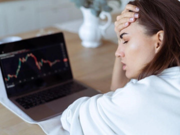 dam-me-choi-chung-khoan-me-4-con-phai-ban-nha-o-ha-noi-de-tra-no-roi-nhap-vien-tam-than