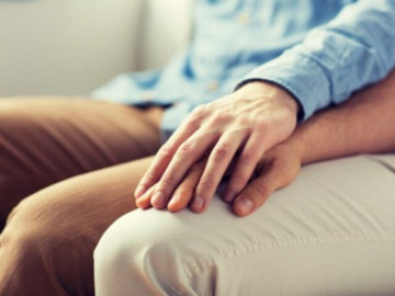 hai-nguoi-dan-ong-ru-nhau-den-vien-kham-phan-ung-sau-khi-biet-ket-qua-khien-nhieu-nguoi-bat-ngo