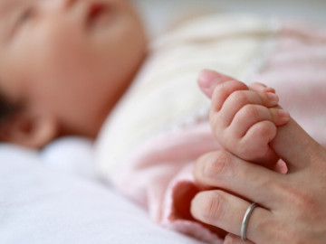 tuong-con-2-tuoi-khong-co-co-be-me-hot-hoang-len-mang-hoi-lien-bi-mang-tre-mac-benh-nhay-cam-dung-kham-online