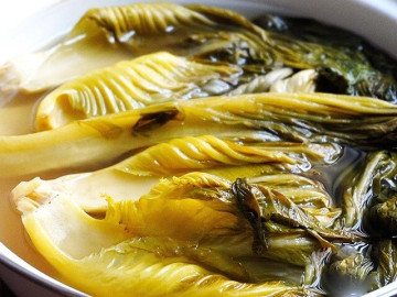 muoi-dua-cai-dung-chi-cho-muoi-them-mot-buoc-nay-dua-vua-nhanh-gion-ngon-vang-uom-khong-bi-mang-hay-khu