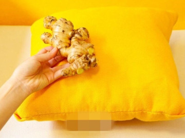 nhieu-nguoi-dat-mot-cu-gung-duoi-goi-moi-toi-truoc-khi-di-ngu-khong-ngo-hieu-qua-lai-tuyet-voi-den-vay