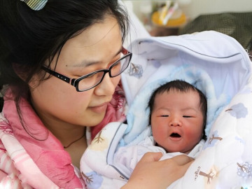 hy-huu-co-gai-31-tuoi-de-2-con-cach-nhau-chi-mot-thang-me-chong-bat-khoc-thu-nhan-mot-chuyen