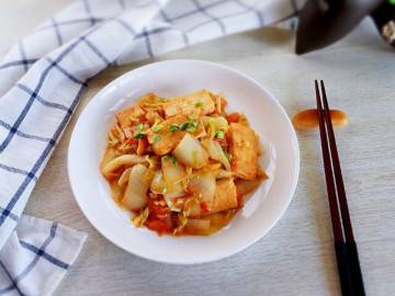 la-rau-nhung-vitamin-c-cuc-cao-dem-xao-voi-kieu-nay-vua-ngon-bo-lai-dep-da