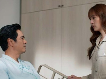 cham-bo-duong-liet-giuong-3-nam-truoc-luc-lam-chung-ong-dua-mot-chiec-hop-go-mo-ra-toi-do-mat