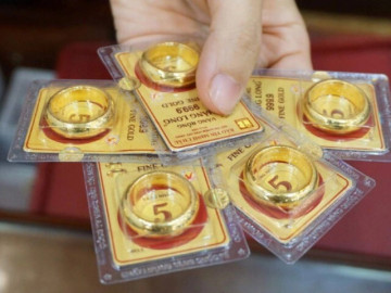 nguoi-mua-vang-dang-lai-dam