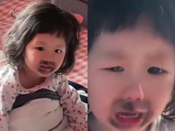 be-gai-4-tuoi-ngu-day-khoc-thet-vi-mieng-moc-day-vet-den-la-nguyen-nhan-tu-mon-an-yeu-thich-moi-ngay