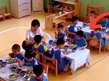 gio-an-trua-o-truong-con-trai-mam-non-co-hanh-dong-gay-chu-y-voi-co-giao-me-dang-ngay-doan-video-len-mang