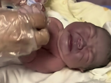 ba-bau-muon-con-trang-treo-nen-ngay-nao-cung-an-mot-thu-phat-hoang-khi-dua-tre-chao-doi-da-tim-sam-nang-4kg