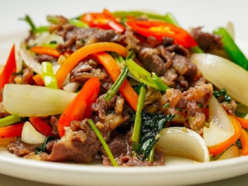 xao-thit-bo-bi-dai-nhach-hoa-ra-la-thieu-2-buoc-nay-cu-lam-theo-dau-bep-mieng-nao-cung-mem-ngon-gia-tre-deu-thich