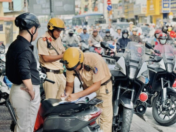 di-xe-may-len-via-he-bi-phat-bao-nhieu-tien-truong-hop-nao-khong-bi-phat