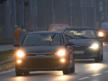 thoi-gian-bat-buoc-phai-bat-den-xe-khi-tham-gia-giao-thong-nam-2026-ap-dung-theo-quy-dinh-moi-nhat