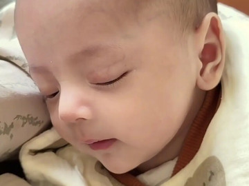 be-so-sinh-da-trang-mui-cao-tran-rong-duoc-vi-dep-nhu-phat-tu-than-phan-me-dua-tre-gay-bat-ngo