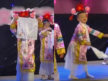 hao-huc-den-truong-xem-con-bieu-dien-van-nghe-tet-bo-me-ta-hoa-khong-nhan-ra-dua-tre-cua-minh-tren-san-khau