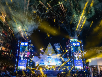 hien-thuc-phuong-my-chi-bui-cong-nam-nuot-mic-cuc-chay-tai-dem-nhac-thuoc-chuoi-su-kien-vu-tru-duong-chat-one-aptamil