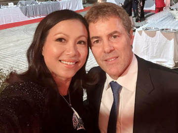 hoa-hau-ngo-my-uyen-va-chong-tay-la-giao-su-khong-co-hon-thu-tien-ai-nay-giu