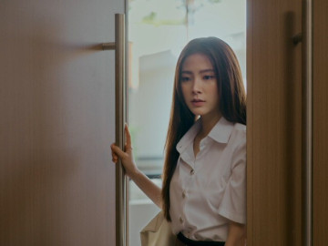 vua-ve-den-nha-bong-nghe-tieng-het-tu-phong-ngu-toi-chay-vao-roi-chung-kien-canh-tuong-dau-long