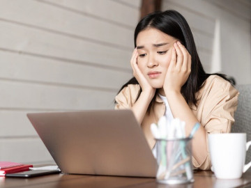 gap-ap-luc-ve-doanh-so-bao-cao-hang-ngay-khien-co-gai-tre-guc-nga-dip-cuoi-nam-phai-nhap-vien-tam-than