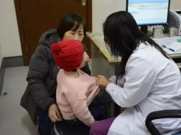 moi-lan-bo-di-cong-tac-ve-con-gai-lai-than-dau-bung-sau-khi-kham-bac-si-lac-dau-vo-chong-nen-ly-hon-di