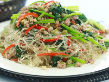 xao-mien-hay-bi-dinh-bet-vao-nhau-dau-bep-nhac-nho-lam-3-meo-nay-mien-luon-toi-ngon-an-rat-da