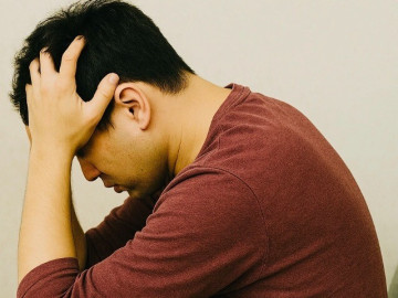 thanh-nien-bi-loet-moi-nghi-do-nhiet-mieng-khong-ngo-phat-hien-benh-nghe-ten-da-so-lay-tu-ban-trai