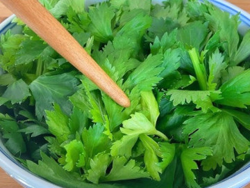 loai-rau-toan-than-la-bau-vat-nhieu-nguoi-hay-vut-la-that-lang-phi-tang-cuong-mien-dich-dem-xao-trung-cuc-ngon