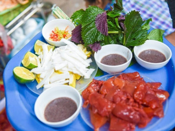 mon-an-ha-hoa-ngay-nang-nong-o-ha-noi-huong-vi-gay-tranh-cai-van-hut-khach