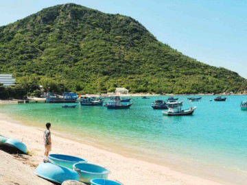 lang-chai-nhieu-cai-khong-o-khanh-hoa-du-khach-den-la-nho-tan-huong-khong-gian-yen-binh-thich-hop-chua-lanh