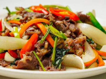 xao-thit-bo-bi-dai-nhach-hoa-ra-la-thieu-2-buoc-nay-cu-lam-dung-lan-nao-cung-mem-mong-de-an