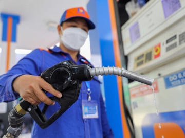 gia-dau-the-gioi-hom-nay-4-4-di-ngang-van-duy-tri-muc-cao