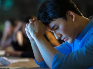 nhan-vo-anh-khong-ve-an-com-nhung-gui-nham-cho-vo-cu-doc-tin-nhan-phan-hoi-toi-nghen-ngao