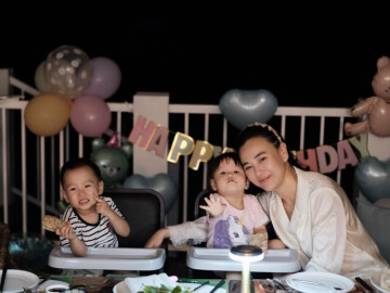 phuong-oanh-to-chuc-tiec-sinh-nhat-gian-di-cho-cap-song-sinh-jimmy-jenny-cang-lon-cang-giong-me-my-nhan