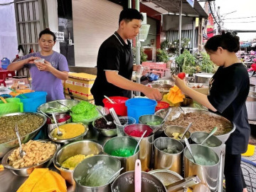 5-tiem-che-dong-khach-o-tp-hcm-giu-cong-thuc-bi-truyen-tu-thoi-ong-ba-anh-co-hom-dong-cua-som-vi-het-hang