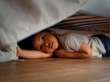 chong-di-lam-xa-nha-chi-con-2-me-con-nhung-toi-nao-con-gai-cung-nhac-ve-nguoi-thu-3-toi-so-xanh-mat