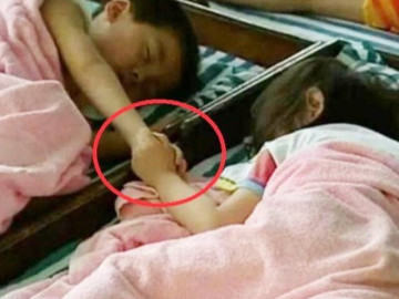 co-giao-gui-anh-con-ngu-trua-o-truong-me-vua-nhin-da-tuc-gian-kien-len-tan-hieu-truong