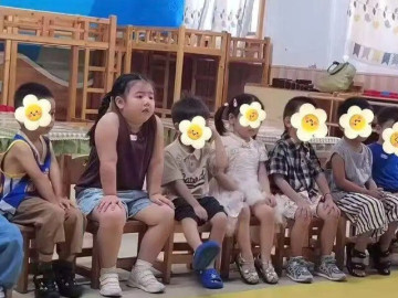 co-giao-gui-anh-ngay-dau-con-den-lop-me-xem-xong-ta-hoa-voi-dang-len-mang