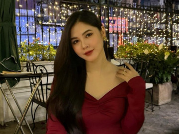 mc-the-thao-dep-nhat-nhi-viet-nam-va-chong-dai-gia-cho-con-hoc-du-xa-leo-cot-tu-so-sinh