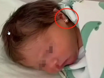 thay-con-so-sinh-khoc-dau-don-me-nhin-tai-em-be-ma-gian-ba-noi-voi-dua-di-bac-si