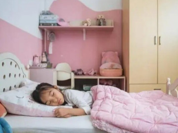 tre-ngu-voi-me-va-ngu-mot-minh-co-su-khac-biet-qua-ro-ret-ve-su-phat-trien-nao-bo-sau-10-nam