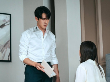 ve-nha-thay-cap-doi-la-dang-ngu-tren-giuong-cua-minh-anh-chong-xanh-mat-khi-nghe-loi-vo-noi